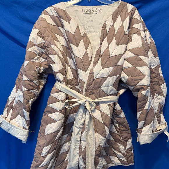 Magnolia Pearl Hand Quilted Reversible Jacket, White/Tan. Excellent Condition. - Picture 1 of 9